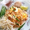 บ้านมีโชค ผัดไท ก๋วยเตี๋ยวหลอด หมูปิ้ง ของหวาน