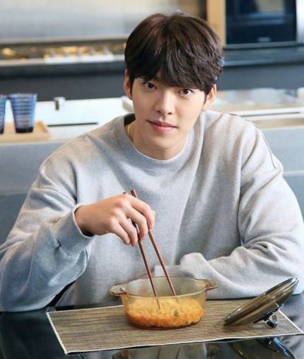 Ternyata, Ini 3 Perbedaan Cara Memakai Sumpit dari Korea, Jepang, dan China yang Belum Kita Tahu