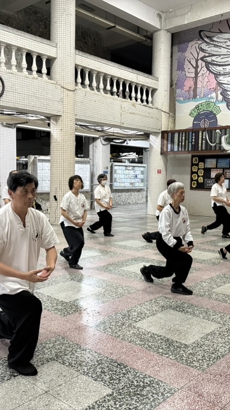 東湖晚班
