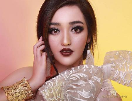 Dengan Make-up dan Gaun Ini, Ranty Maria Cantik Bak Boneka!