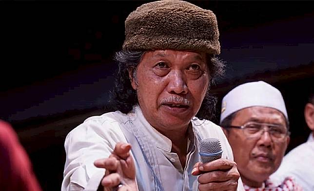 Profil Emha Ainun Nadjib Penyair Berbahasa Universal Tagar Id Line Today