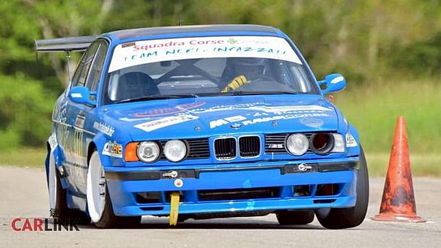 彎道是它故鄉 Bmw 4 M5 彎道殺神 高強操控版 Carlink鏈車網 Line Today