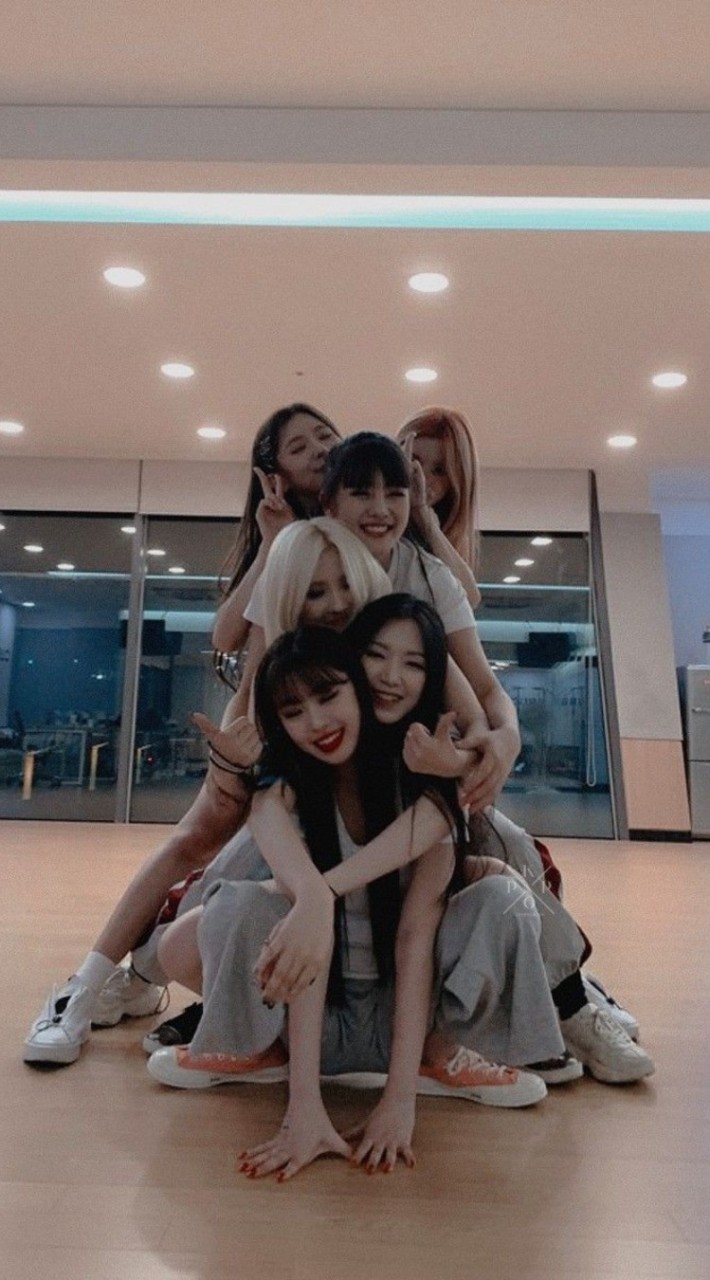 BLACKPINK and (G)i-dle 小窩:)