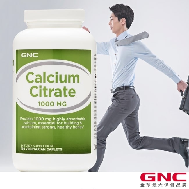 詳細介紹 此為廠商直送商品， 預計出貨日2-5天 產品特色及說明 -美國原瓶原裝進口，鈣推薦 -4錠含一日所需1000毫克的鈣 -維持骨骼與牙齒正常發育與健康 商品規格 商品簡述 檸檬酸鈣吸收率↑↑ 
