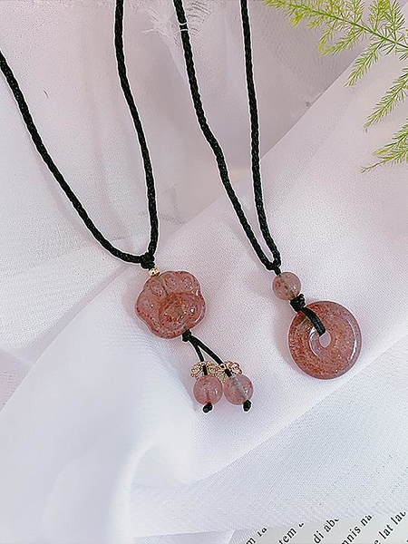 YN飾品 可愛貓咪草莓晶女生項鍊平安扣吊墜簡約氣質鎖骨鍊招桃花水晶頸鍊