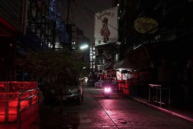 Scared But Desperate Thai Sex Workers Forced To The Street Thejakartapost Com Line Today