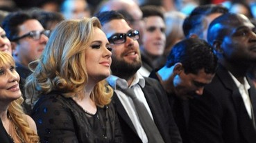 超級甜蜜！Adele 男朋友在演場會浪漫慶祝五週年