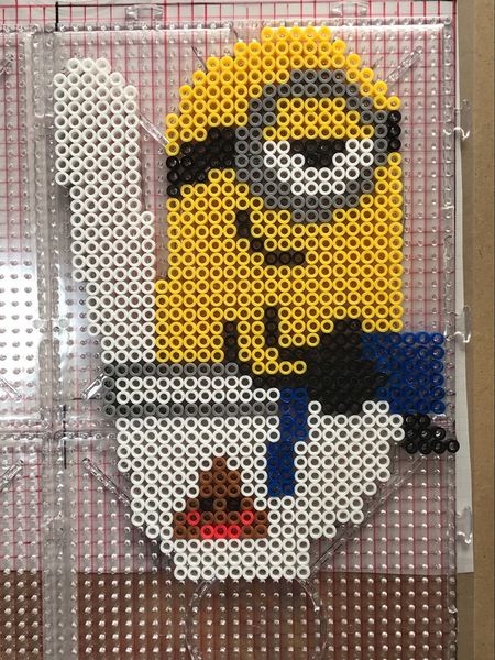 100均 プレートで 大人がハマるアイロンビーズ