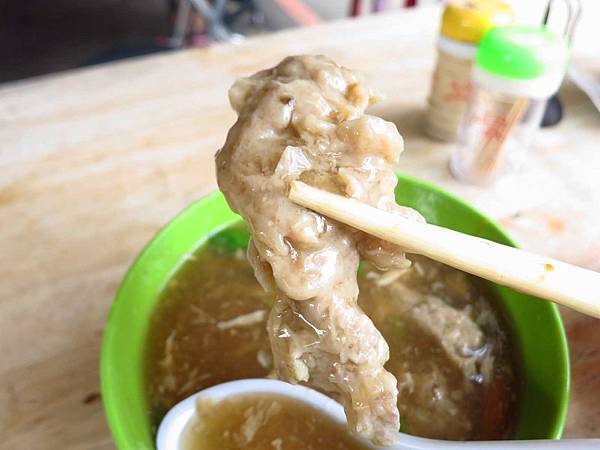 【新莊美食】自由街油飯蒜味肉羹湯-蒜味濃厚的肉羹湯