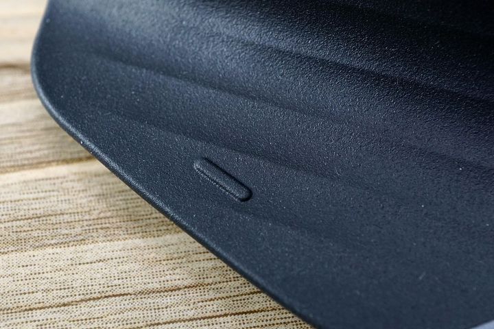 MX 系列滑鼠獨特的手勢按鍵當然也有保留，並可透過應用程式自訂功能。