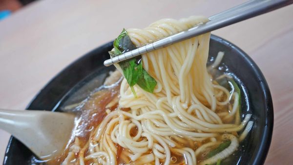 【台北美食】正原担魷魚羹蚵仔煎-捷運中山站附近便宜的美食小吃店