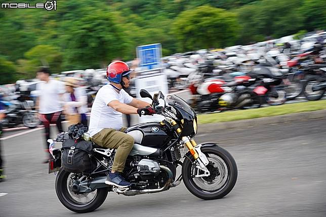 李佳薇現場演唱 R 75 二戰古董車來台 Bmw Motorrad Days 19 重機大會師 Mobile01 Line Today