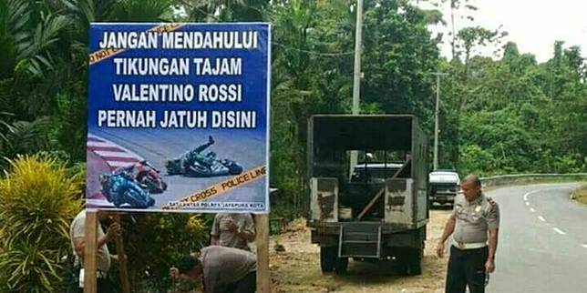 Waduh! 'Valentino Rossi Jatuh di Papua'