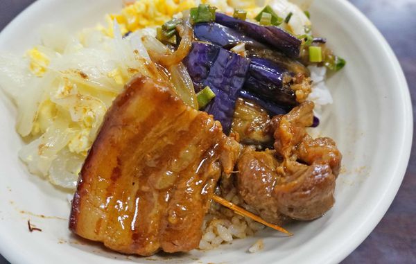 【台北美食】小鳳米粉湯-美味迷人入口即化的焢肉飯