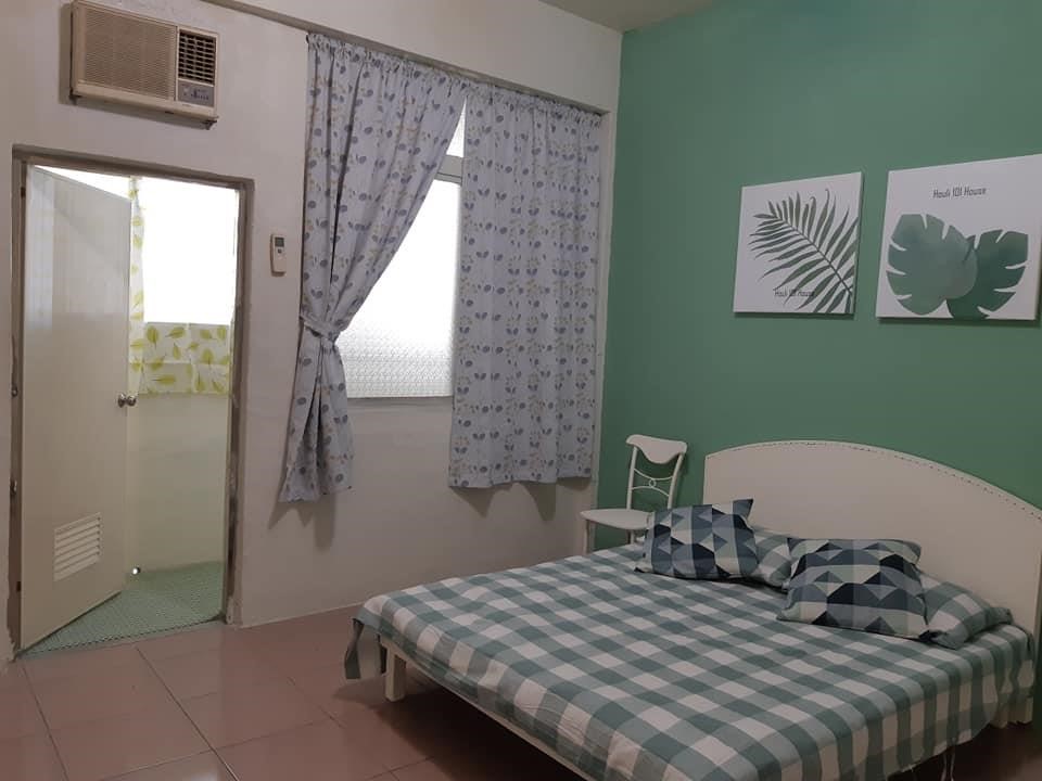 年輕的新婚夫妻入住這間清新綠意宅。