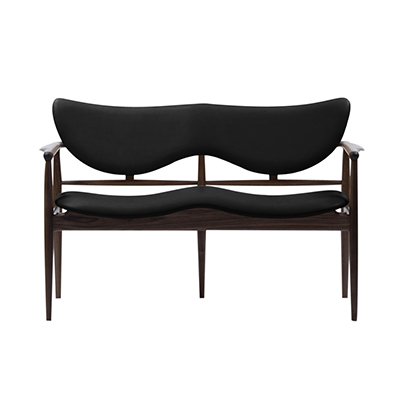 大師眼中的自然美景「椅子的設計是為了被舒適地坐著，當然如果它夠好看，肯定能使你開心。」Finn Juhl 曾如此說到。非常熱愛當代藝術的 Finn Juhl，喜歡從自然原始特徵擷取靈感，無論輪廓外型，