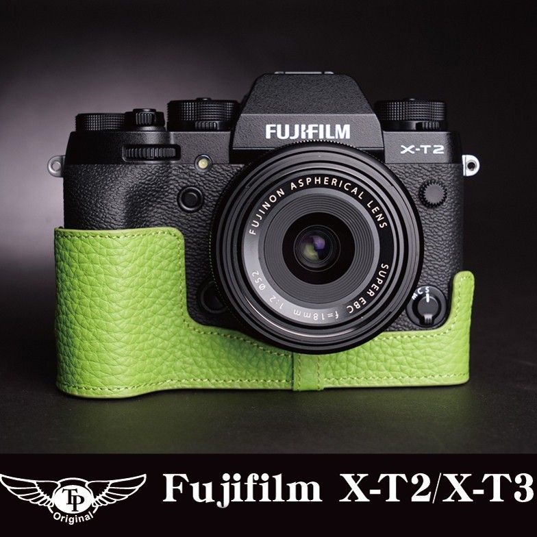 【適用機型】 Fujifilm X-T2 XT2【商品規格】內容：底座X1、專用螺絲X1材質：牛皮、絨布、鋁合金重量：62 g【產品特性】1.頂級皮質：TP採用南美洲哥倫比亞最為出名的頂級頭層牛皮，無