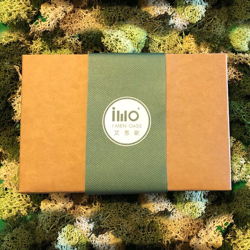 產品組合內含 苦薄荷水、海藻潔顏慕斯、竹炭手工皂