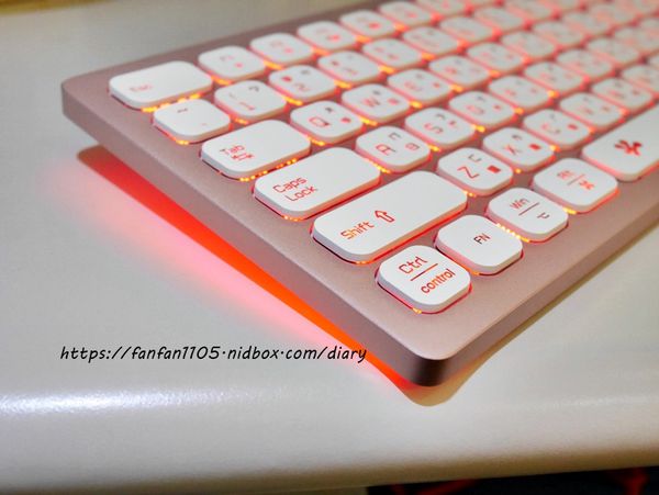 【鋁合金鍵盤推薦】B.FRiEND玫瑰粉鋁合金鍵盤 #超薄機身 #靜音無痕按鍵設計 #七彩背光 超美夢幻鍵盤 (7).JPG
