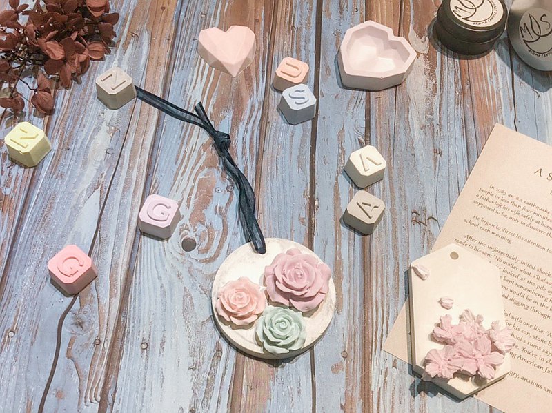 室內香氛造型擴香石-圓形吊牌+三色玫瑰