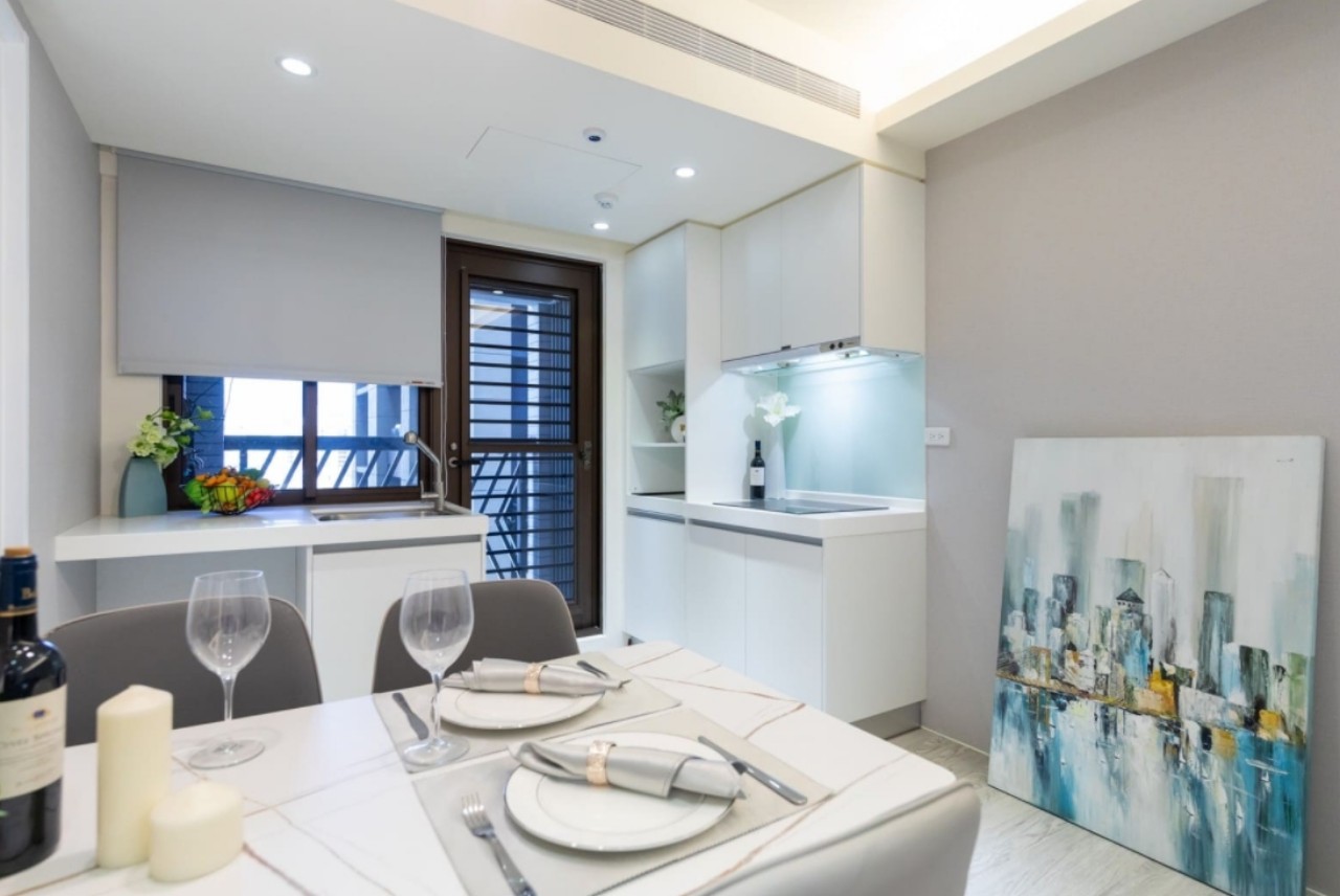 餐桌;桌墊;桌巾;鍋碗瓢盆;器皿;水果;植栽