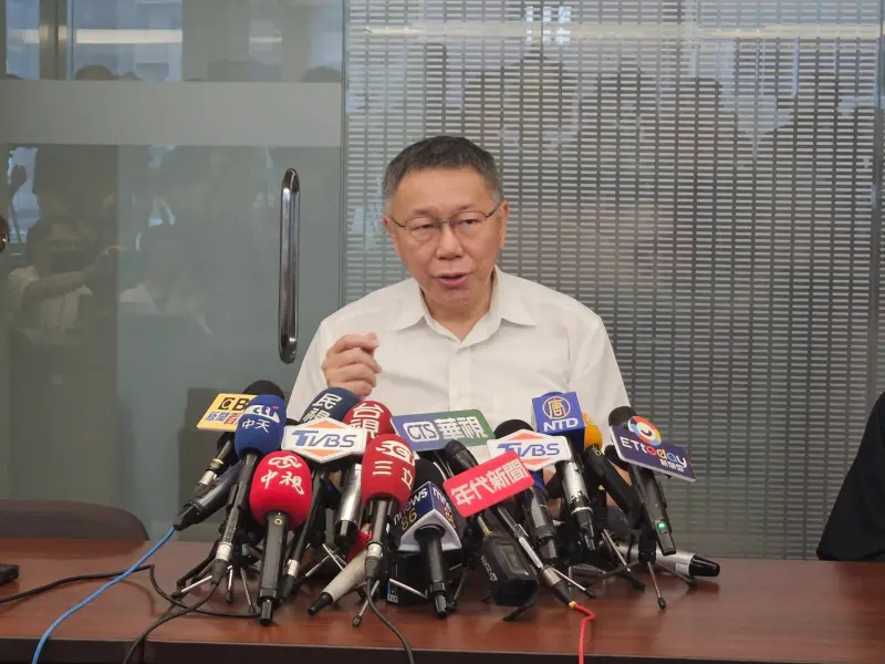 民眾黨主席柯文哲出面就新竹市長高虹安遭起訴發表聲明。