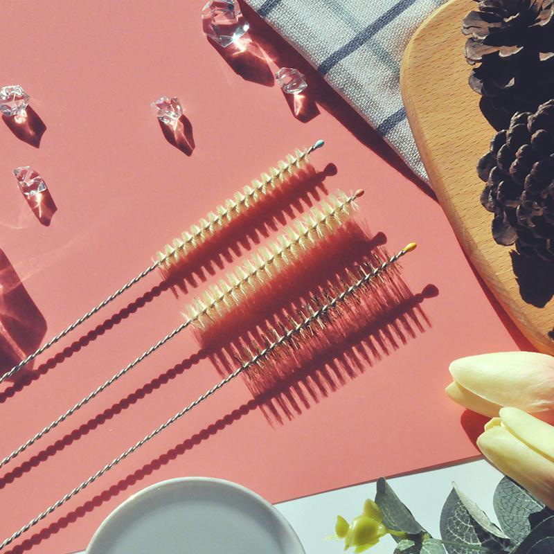 嚴選天然羊毛或馬毛製成的動物刷毛 軟硬適中，耐洗不易變形 具有清潔力且不傷器具 此產品所使用的天然成分皆可在自然狀態下分解，不鏽鋼可回收再利用 產品介紹 在經歷工業時代與資本主義的發展後， 儘管環保意