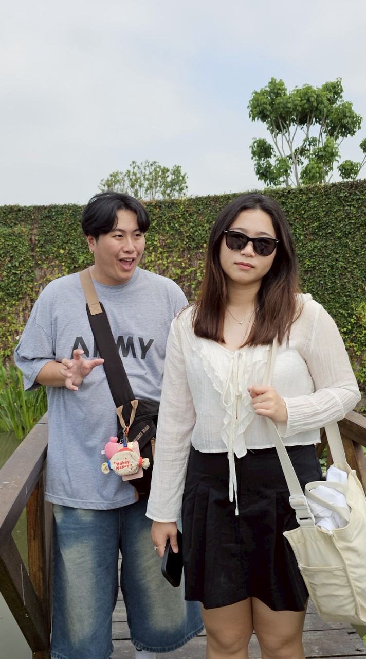 一家微胖的俊男美女