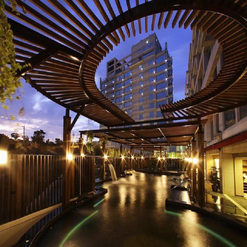 更兼顧娛樂、養生，讓住客在渡假之餘也能同時達到身心的舒展，讓飯店不再只是一個提供住宿的旅館，更是能讓您的假期時時擁有健康活力各式客房共有109間，其中包括富野套房1間及精緻客房、精緻雙人客房、家庭客房