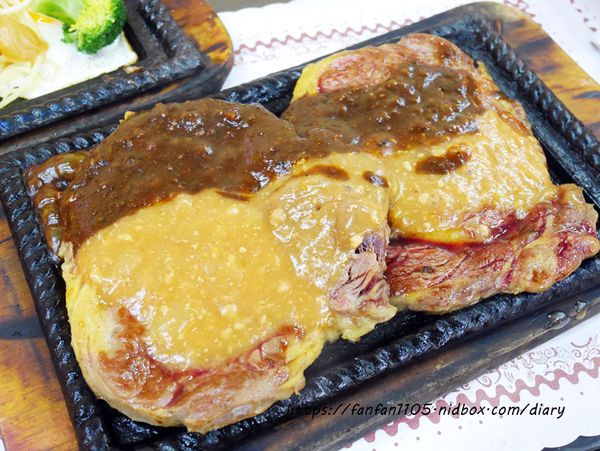 ã€è‰‹èˆºç¾Žé£Ÿã€‘è‰‹èˆºç‰›æŽ’é¤¨ #å¹³åƒ¹ç‰›æŽ’ #åƒç‰›æŽ’åšå…¬ç›Š #ç´…èŒ¶ç„¡éæš¢é£² #è¬è¯ç¾Žé£Ÿ (9).JPG