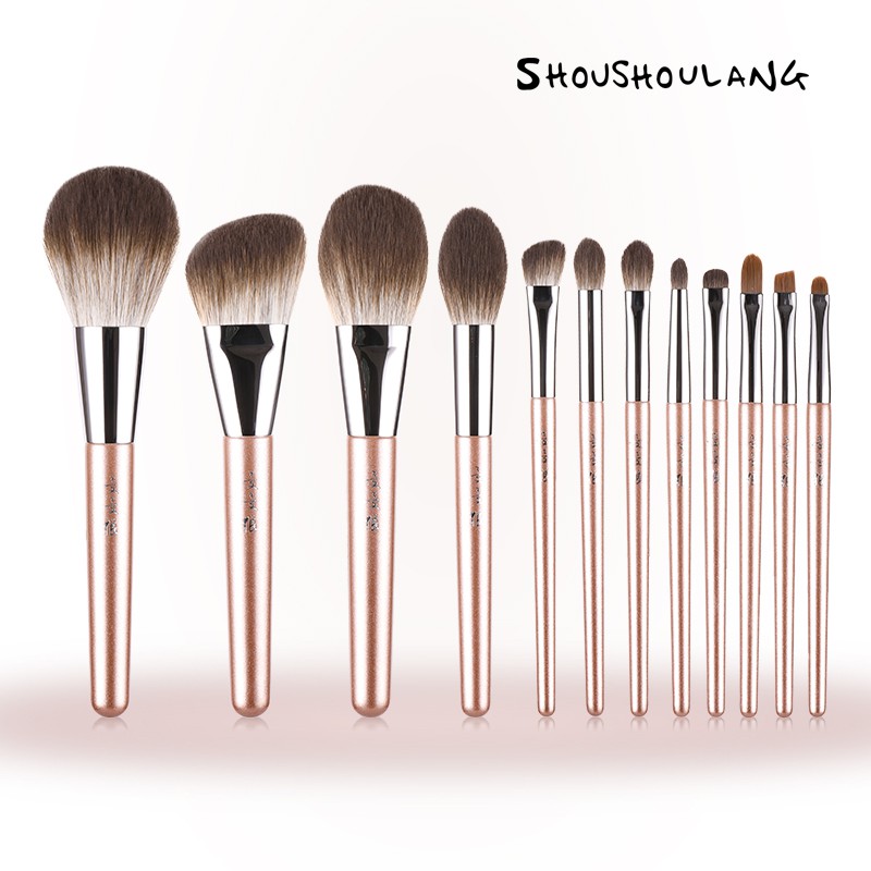 【受受狼】拿鐵系列12支套刷 受受狼專業化妝刷只為精致妝容 巴斯夫纖維毛柔軟取粉均勻 專門為新手寶寶而來【商品規格】1. 規格：12支刷具2.刷毛材質：巴斯夫纖維毛 口管材質：銅管 刷柄材質：樺木3.