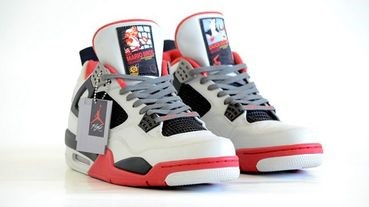 Freaker Sneaks 打造訂製球鞋 「NES」向紅白機致敬
