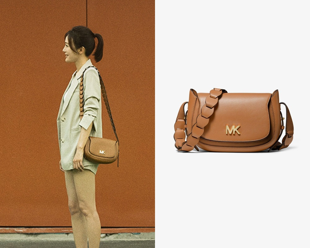 《怪你過分美麗》秦嵐同款包3 Michael Kors Jolene Leather Small Saddle Bag，價格店洽