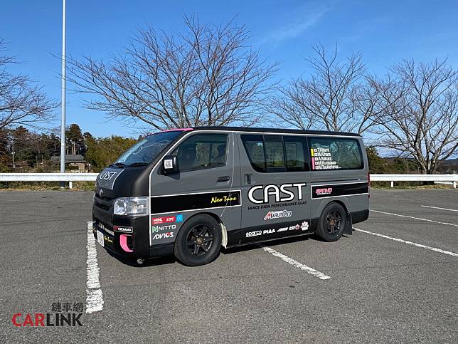 最大隻」賽車！Toyota Hiace/Gravia超重磅「Rally Edition」 | CARLINK