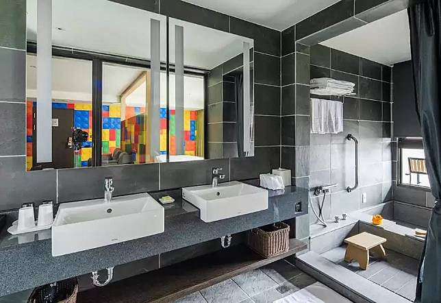 飯店內即可將蘇澳港美景一覽無遺，一邊泡湯一邊享受美景(圖片提供/Ｈotels.com)