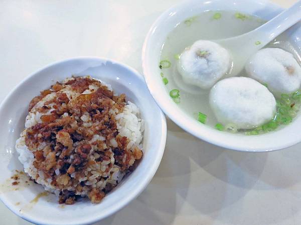 【台北美食】永富魚丸店-會爆漿噴汁的魚丸湯 【台北美食】永富魚丸店-會爆漿噴汁的魚丸湯