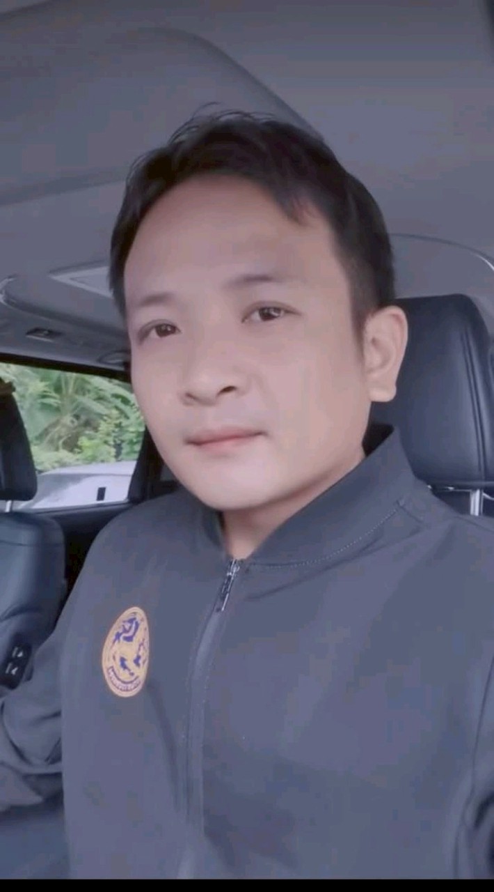 นาย   รอ