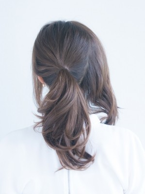 アクセなしで決まる 大人のこなれひとつ結び