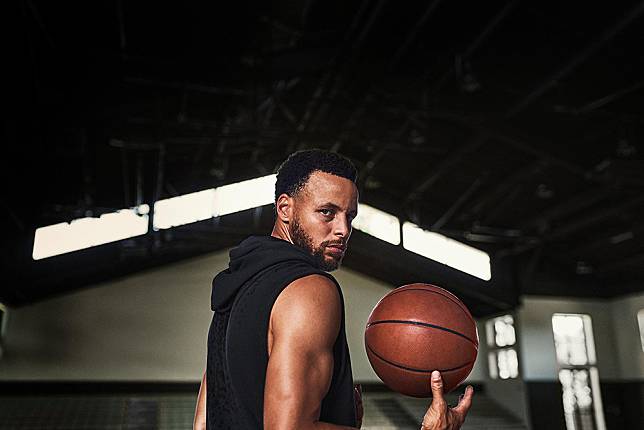 UNDER ARMOUR實踐綠色行動力！11月24日推出首款環保鞋面CURRY FLOW 10