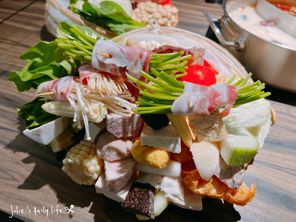 498吃到飽,串串,台啤,吃到飽,哈根達斯,嚕串節,巴適,巴適經典麻辣鍋,巴適經典麻辣鍋林口店,林口,火鍋,菜單,鴛鴦鍋,麻辣火鍋 @跟著Julie一起走吧