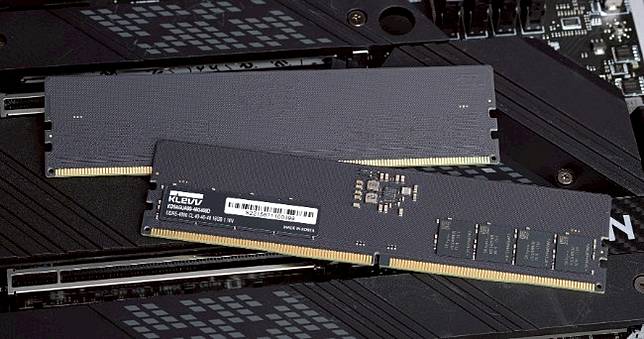 KLEVV DDR5-4800 32GB Kit記憶體，無加壓超頻直上5800MT/s