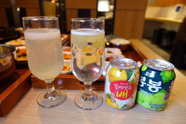 偷飯賊-信義遠百A13餐廳推薦，台北信義區韓式聚餐、一個人的韓式料理，九宮格小菜+韓式鍋物/燒肉/定食，信義區平價韓式美食(內含偷飯賊遠百菜單) 