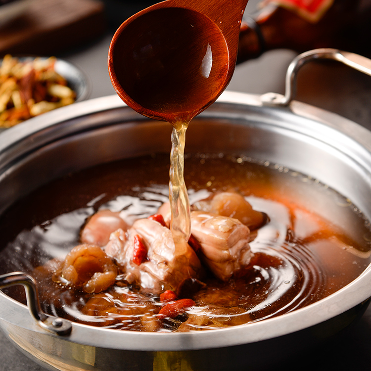 【家庭組Ａ套餐】3-4人份★套餐內容有：(花雕雞鍋3600ml+花雕雞腿肉2份+綜合手工餃10顆+花枝漿1盒+烏龍麵2包+火鍋料拼盤1份+梅花豬肉400g) #花雕雞#滷味#魯味#港式火鍋