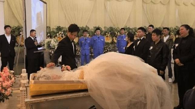 陸男殯儀館補辦婚禮送亡妻1年後收岳母律師信 Tvbs Line Today