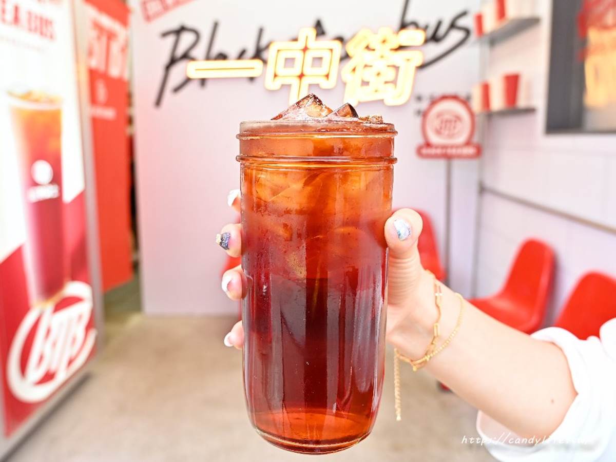 台中人喝過都說讚！10家「最強手搖飲」：1000cc整桶水果茶、開門就排爆