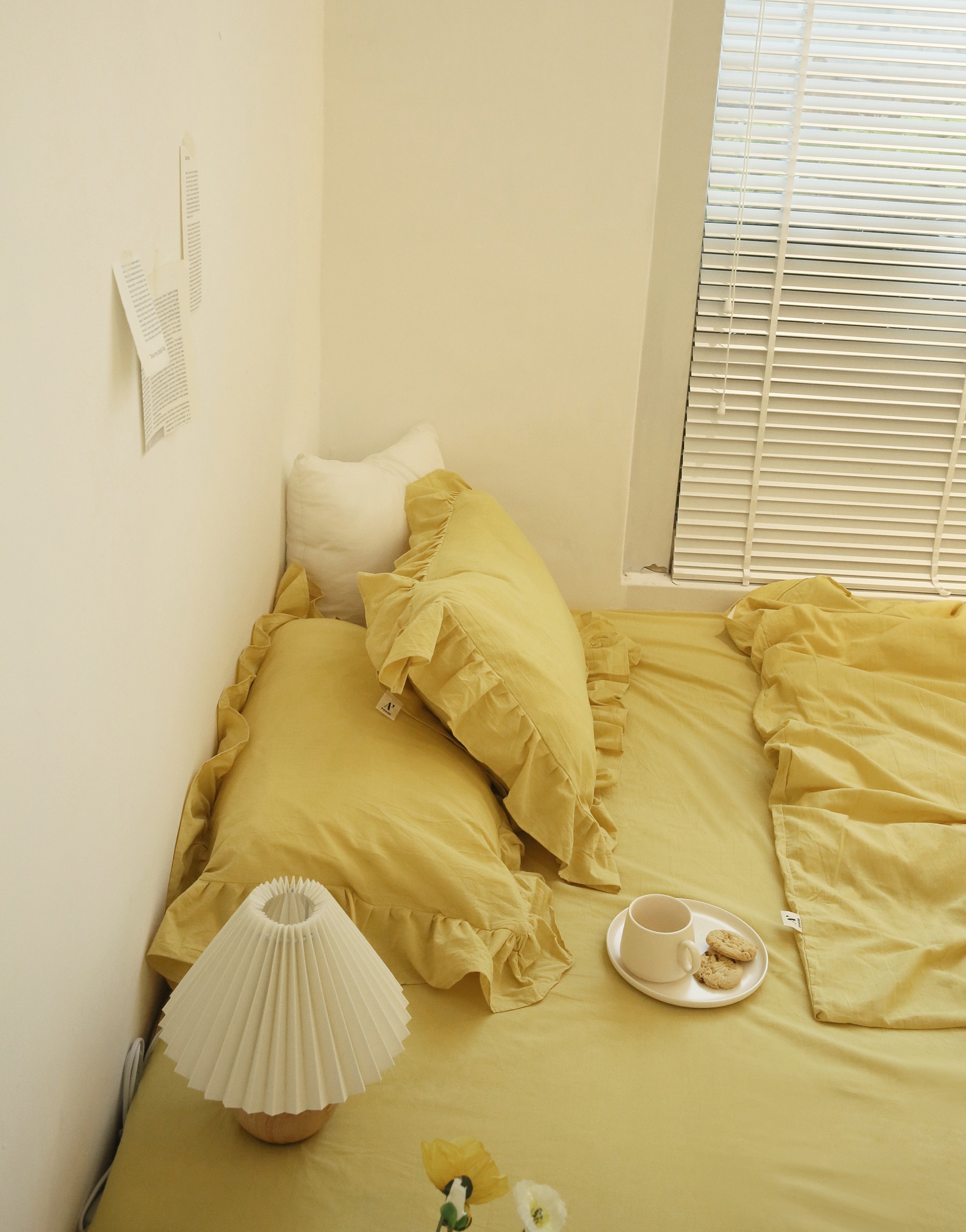 100% 水洗純棉 / 面料親膚不刺激 / 不易褪色及起毛球 / 床包組內容: 床包*1+ 被套*1荷葉枕套*2+收納束口袋*1