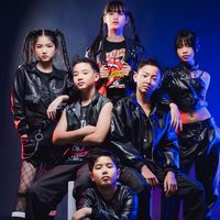 ด้อม SIX TEEN