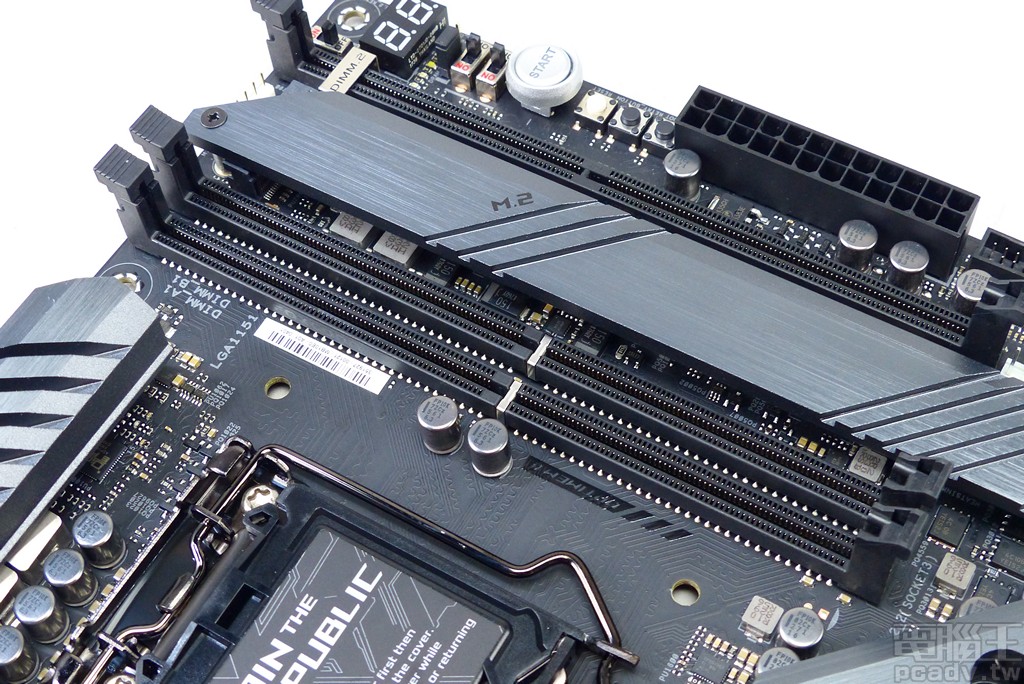 ROG Maximus XI Gene 為了提升記憶體超頻性，單一記憶體通道僅安排 1 條 DIMM 插槽