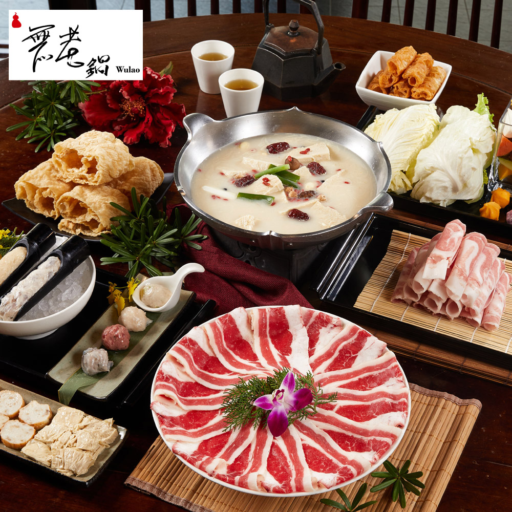 無老鍋特色商品冰淇淋麵包豆腐鍋一直深獲國內外客人喜愛 ， 鞠躬禮儀的待客之道 ， 更充分表達中國人謙遜感恩的有禮文化 ； 由「以客為尊」概念發展出的各項貼心服務 ， 令貴賓感受到最真誠的服務與尊重 ，