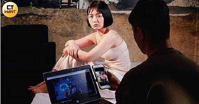 【老公不愛愛4】3C永遠不會讓你失望　性慾可以靠A片或VR滿足